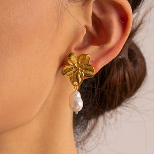 Aretes flor perla