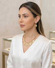 Cargar imagen en el visor de la galería, Collar y aretes corazones sagrados