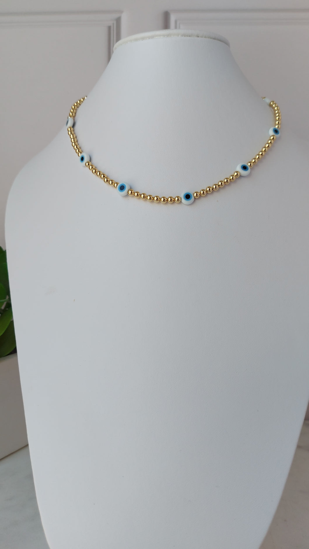 Collar choker dorado con ojitos