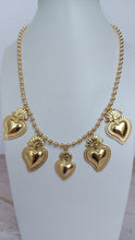 Cargar imagen en el visor de la galería, Collar y aretes corazones sagrados