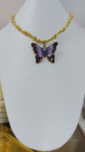 Cargar imagen en el visor de la galería, Collar mariposa morada
