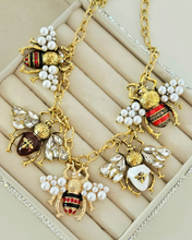 Cargar imagen en el visor de la galería, Collar dijes 5 abejas