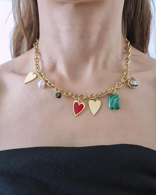 Collar varios dijes corazones