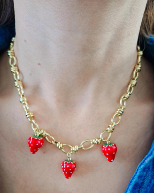 Collar 3 dijes fresas