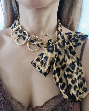 Collar animal print mascada