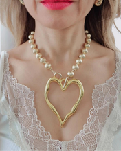 Cargar imagen en el visor de la galería, Collar silueta Corazón