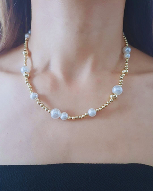 Collar perlas con Cuantitas doradas