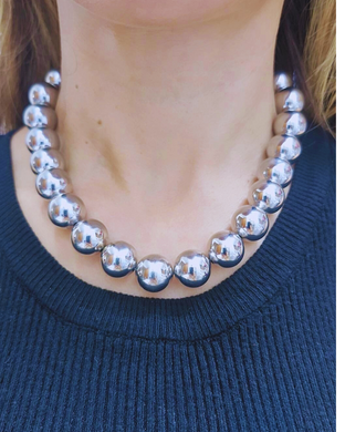 Collar bolitas grandes plateado