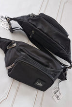 Cargar imagen en el visor de la galería, Crossbody @lo