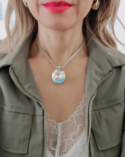 Cargar imagen en el visor de la galería, Collar destello blanco