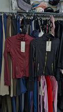 Cargar imagen en el visor de la galería, Sueter lulu vino 1XS y 1Ch