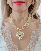 Cargar imagen en el visor de la galería, Collar Corazón con perlas