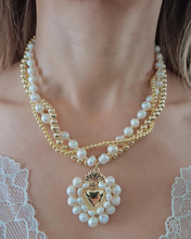 Cargar imagen en el visor de la galería, Collar Corazón con perlas
