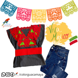 Mexicana Blusa con flores rojas